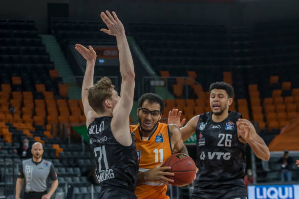 [NBA]伊森持球突破 上篮打进还造加罚.